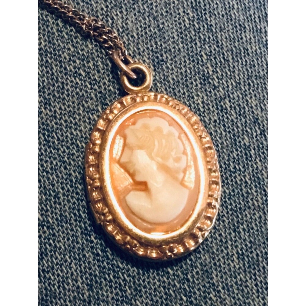 Vintage Signed WINARD 12K GF Carved Shell Cameo Locket Necklace